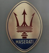 MASERATIロゴ文字つき